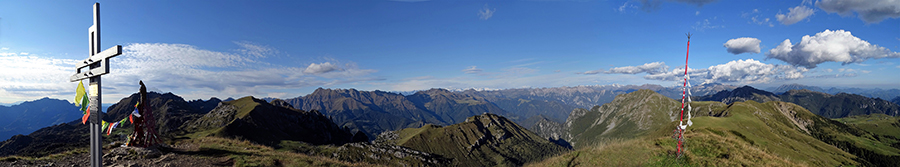 Panorama a nord-est dalla vetta del Monte Sodadura